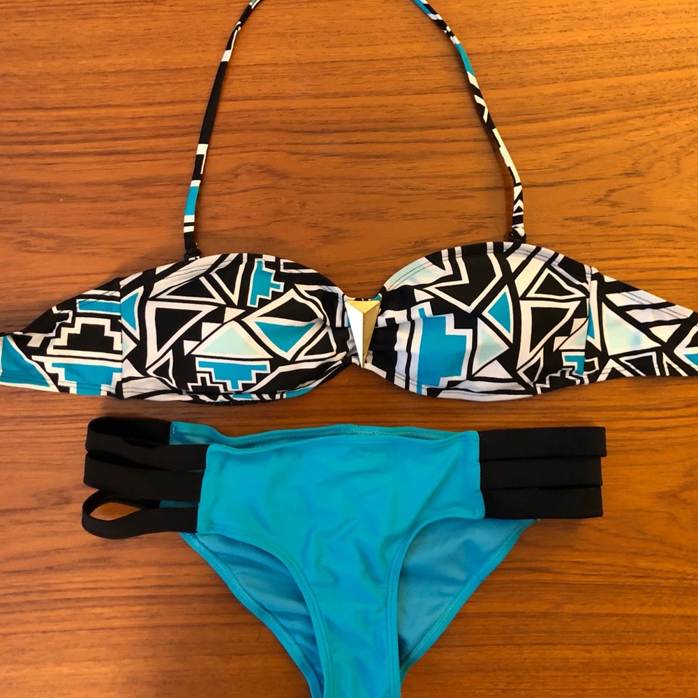 Patterned Bikini - Picture 2 of 3